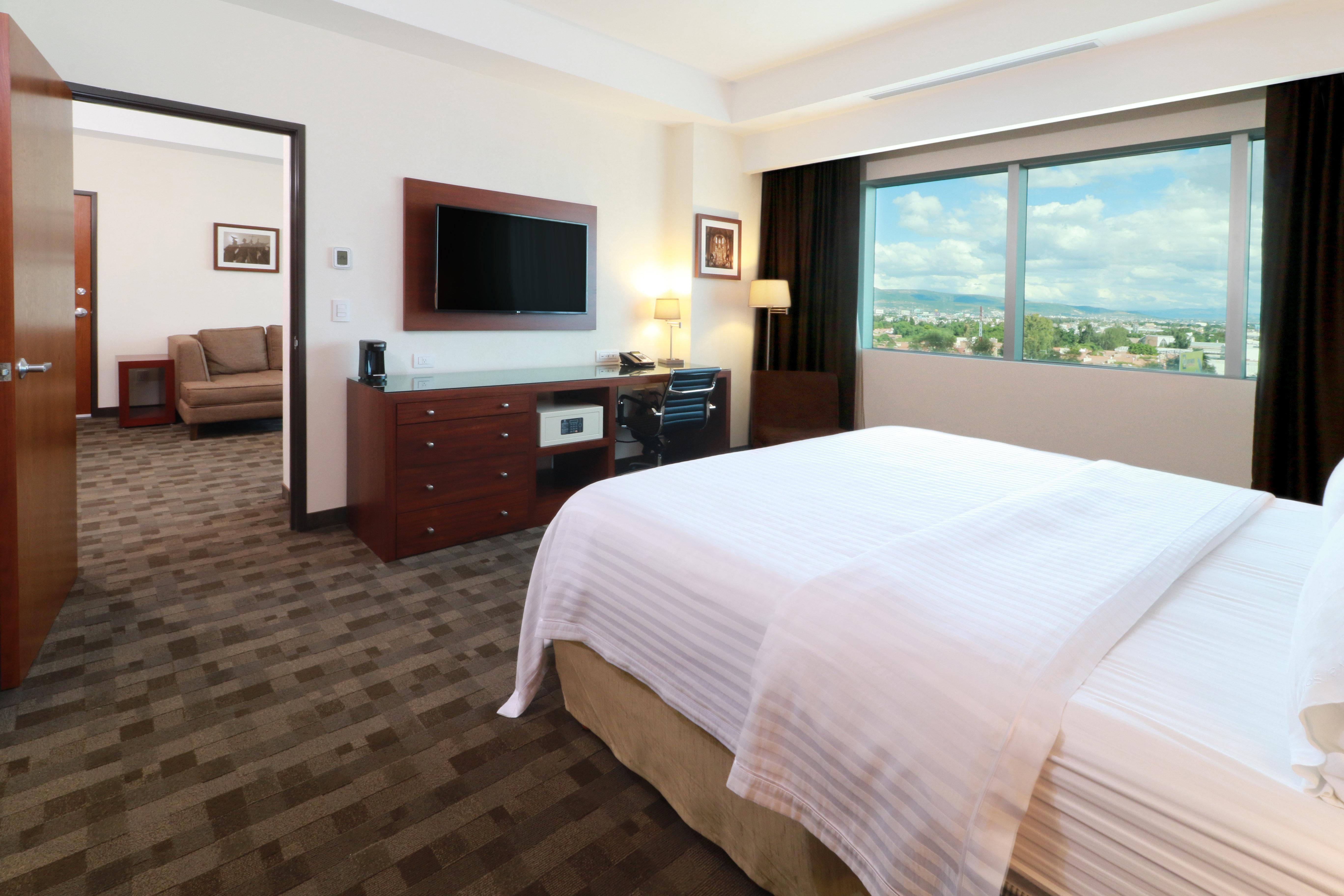 Holiday Inn & Suites Plaza Mayor By Ihg León de los Aldamas Extérieur photo