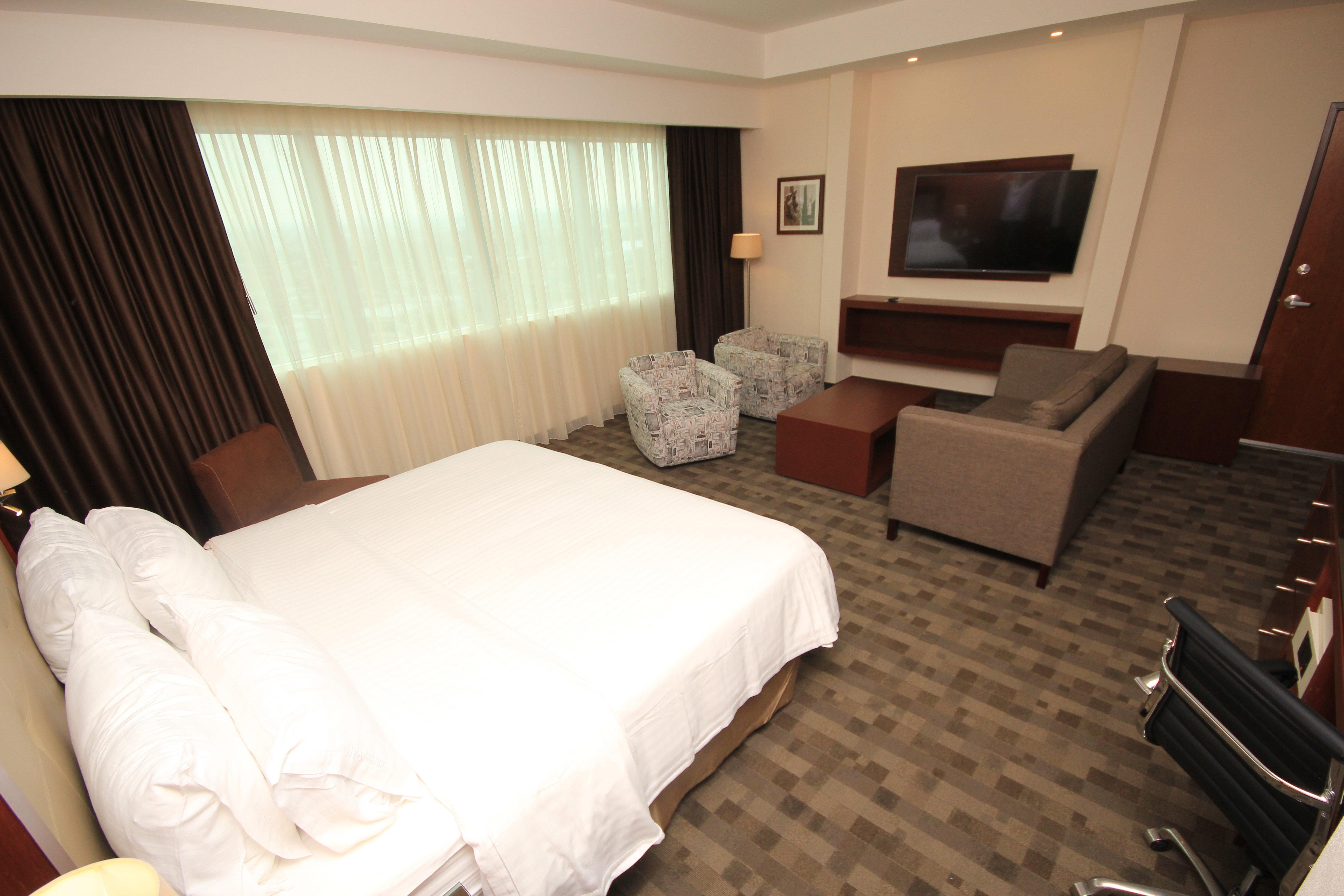 Holiday Inn & Suites Plaza Mayor By Ihg León de los Aldamas Extérieur photo