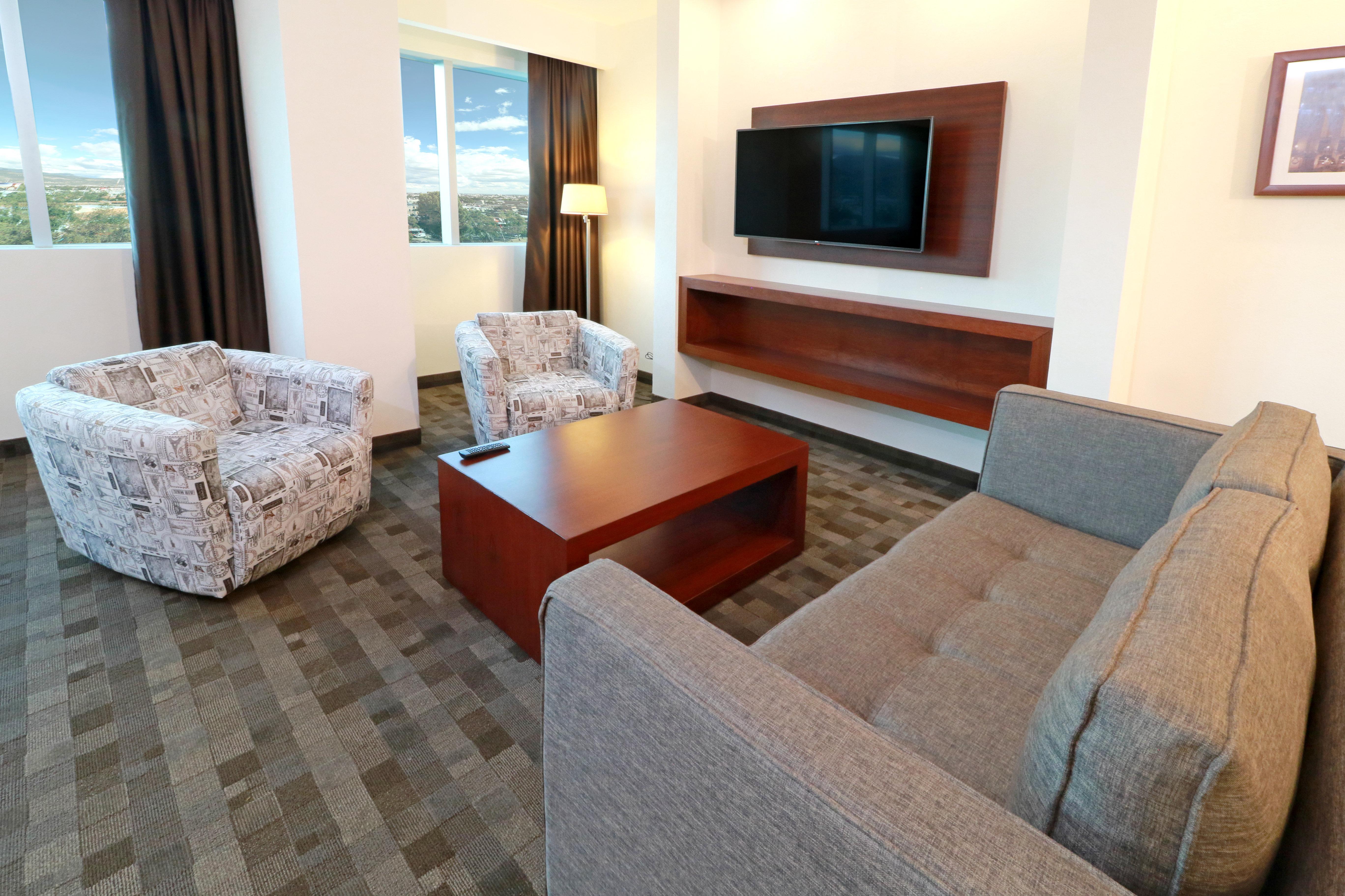 Holiday Inn & Suites Plaza Mayor By Ihg León de los Aldamas Extérieur photo